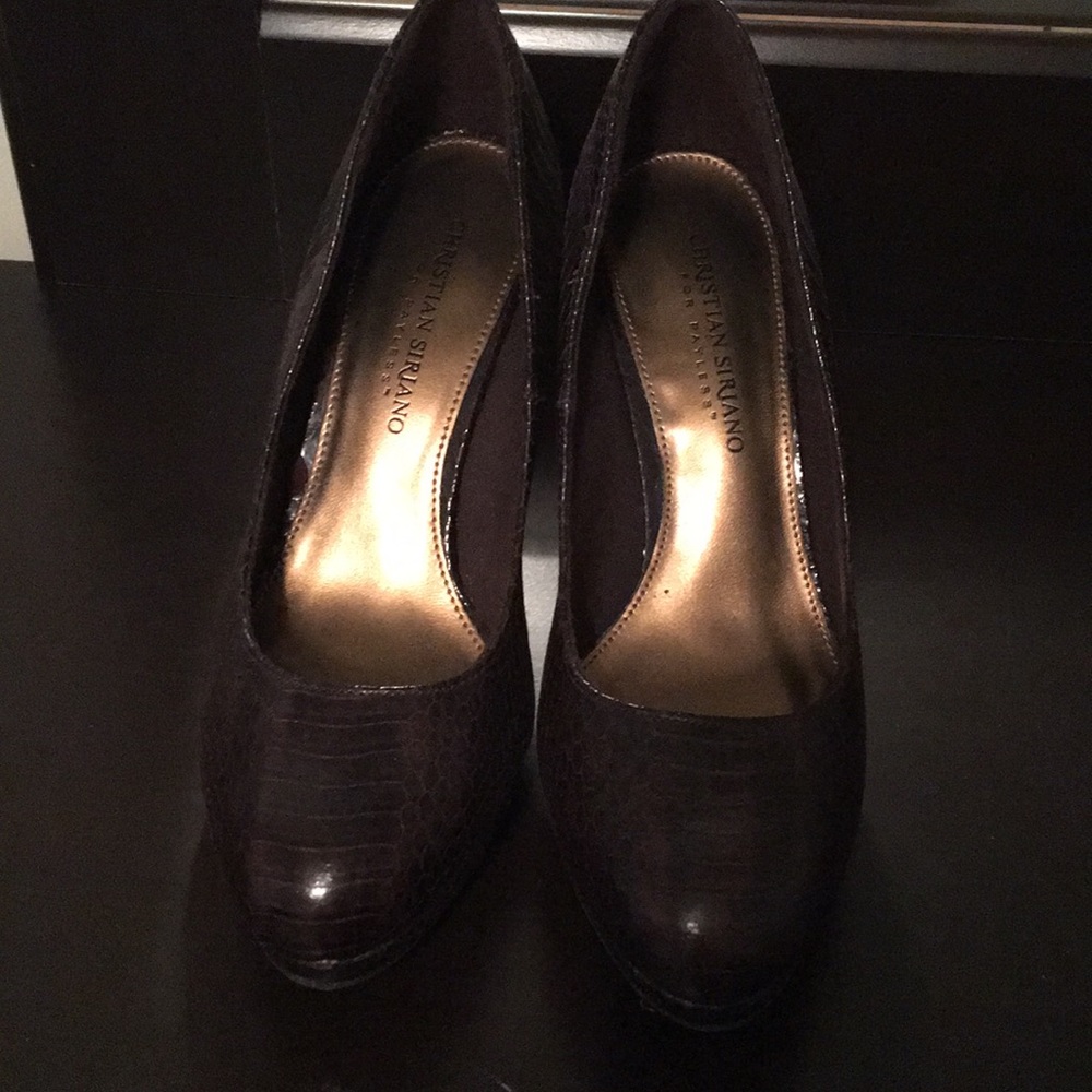 Brown snake skin pumps